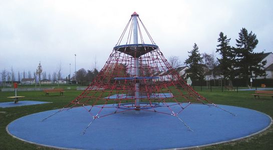 Dino 2 rope net pyramid