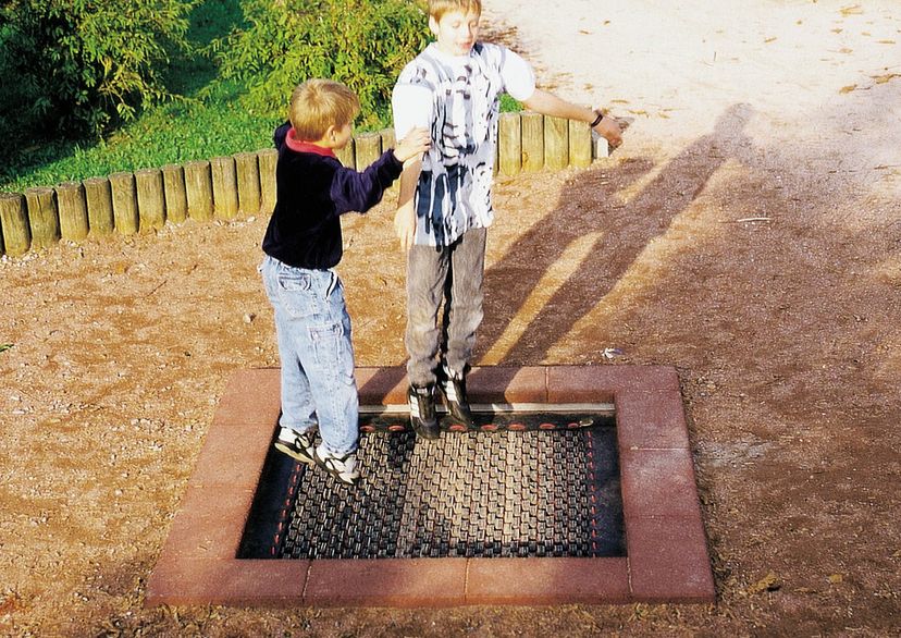 Mini trampoline, for installation in the ground