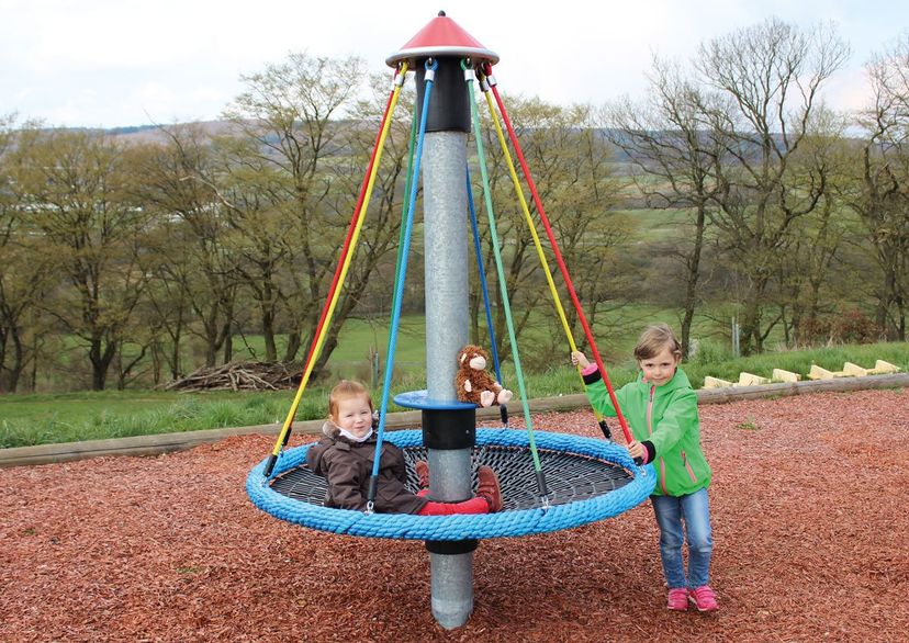 Mini bird's nest carousel