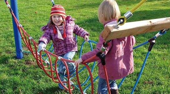 Climbing play – loop bridge for steel posts