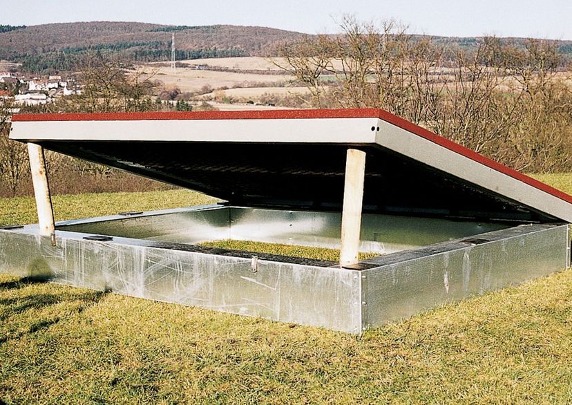 Dig-in frame for permanently installed trampolines