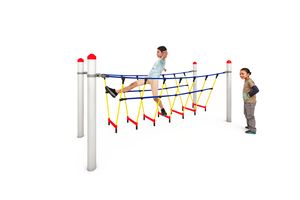 „Wobble rung“ adventure bridge