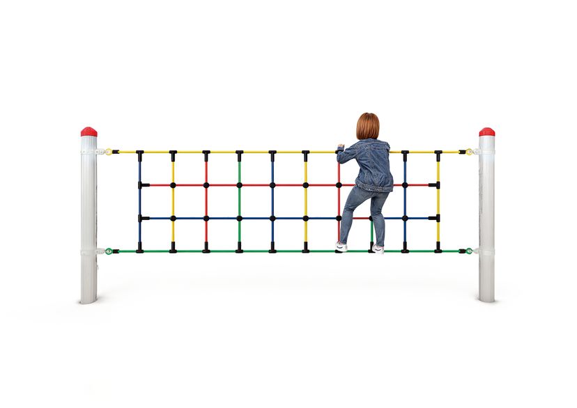 Climbing net, for steel posts